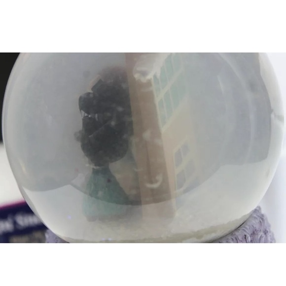 💖 2000's Retro Y2K Bratz Stylin' Winter Snow Globe - Picture 8 of 13